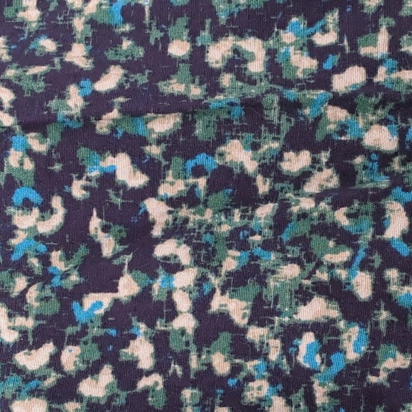 Eddie Bauer Women’s Leaf Motif Button Up Shirt - Picture 8 of 8